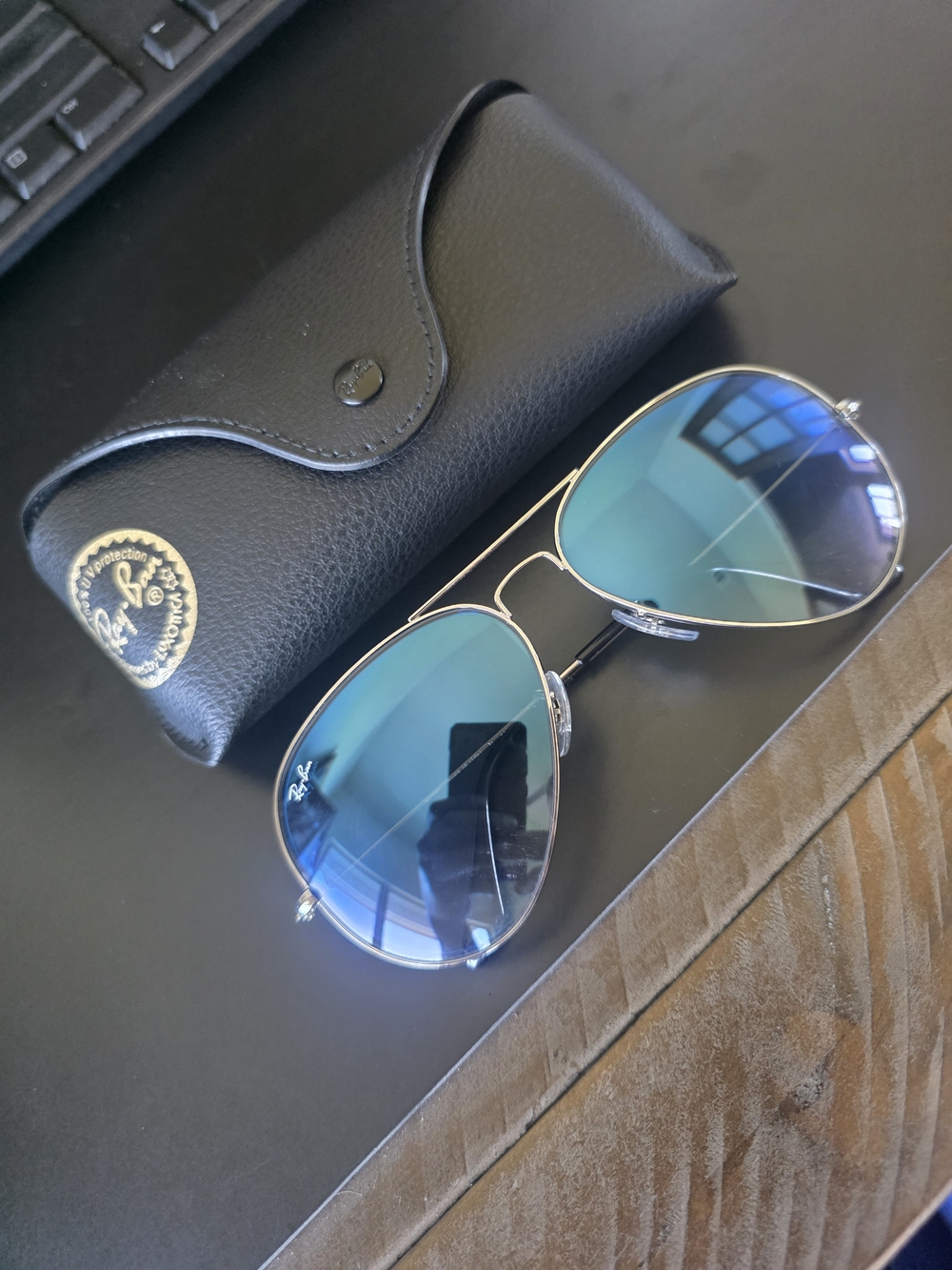 Ray-Ban Aviator Sunglasses with Blue Mirrored Lenses